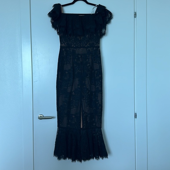 Marchesa Notte Size 4, worn once, dry cleaned - Picture 3 of 3